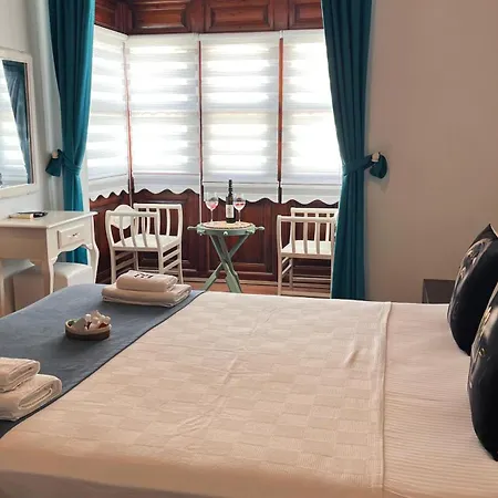 Elin Alacati Hotel *