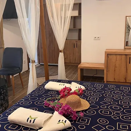 Elin Alacati Hotel *