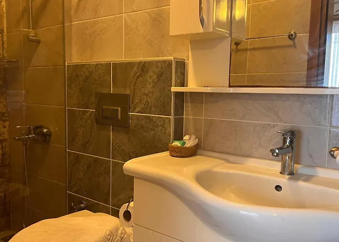 Elin Alacati Hotel *