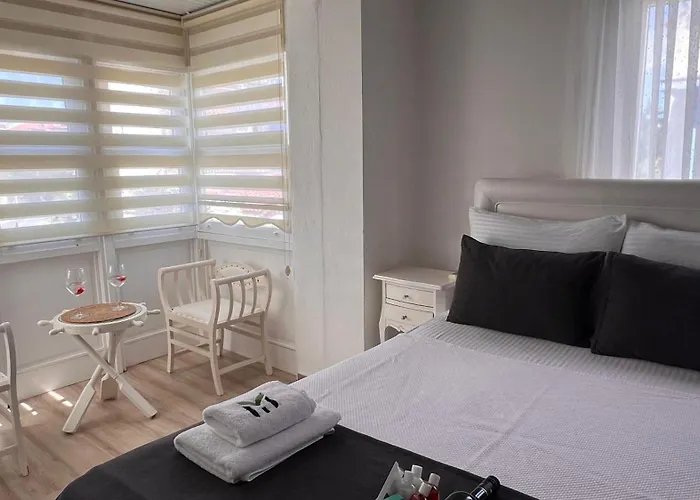 Elin Alacati Hotel *