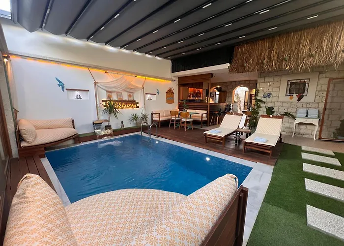 Elin Alacati Hotel *