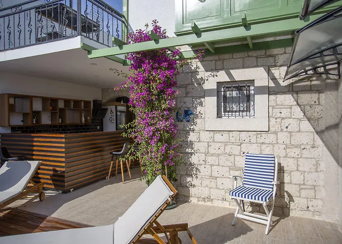 Elin Alacati Hotel *