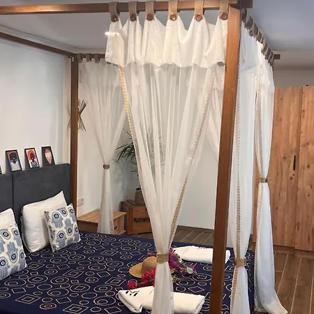 Elin Alacati Çeşme